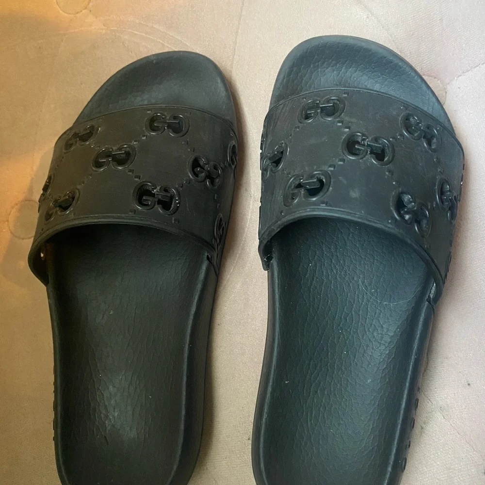 Gucci women’s pursuit GG Slide Sandals - Picture 3 of 7